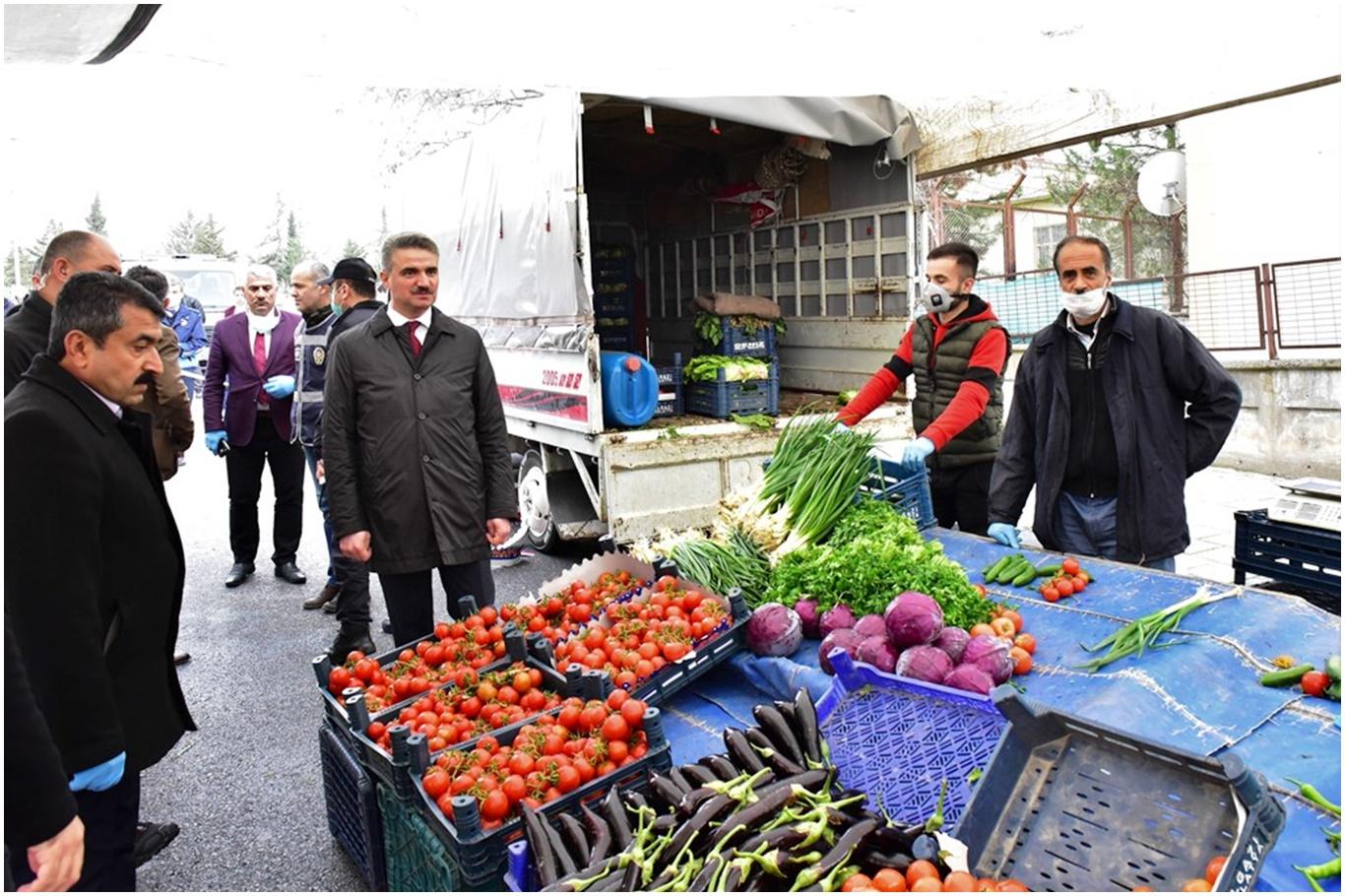 Malatya Valisi Baruş, pazar esnafını ziyaret ederek incelemelerde bulundu